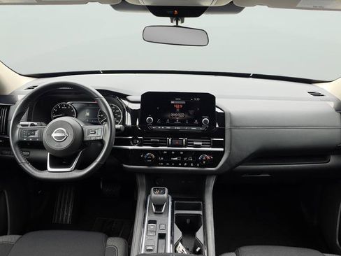 Used 2025 Nissan Pathfinder SV FWD image 9