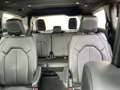 New 2026 Chrysler Pacifica Select AWD/4WD image 37