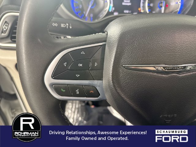 Used 2023 Chrysler Pacifica Touring-L FWD image 12