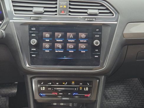 Used 2024 Volkswagen Tiguan SE image 24