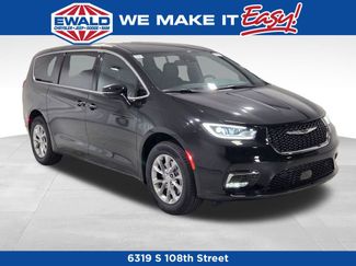 New 2026 Chrysler Pacifica Select video 1