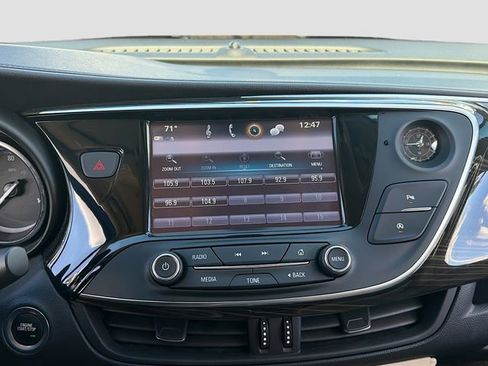 Used 2019 Buick Envision Essence image 30