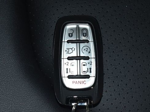 New 2026 Chrysler Pacifica Select image 22