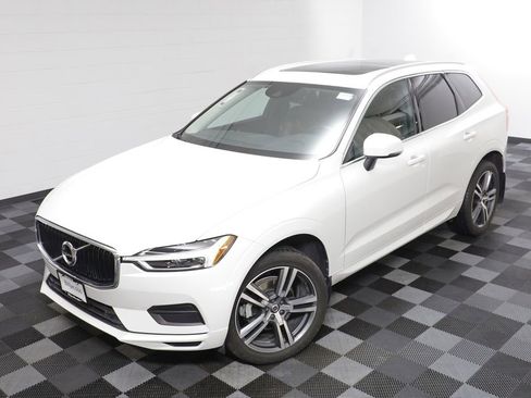 Used 2020 Volvo XC60 T5 Momentum image 2