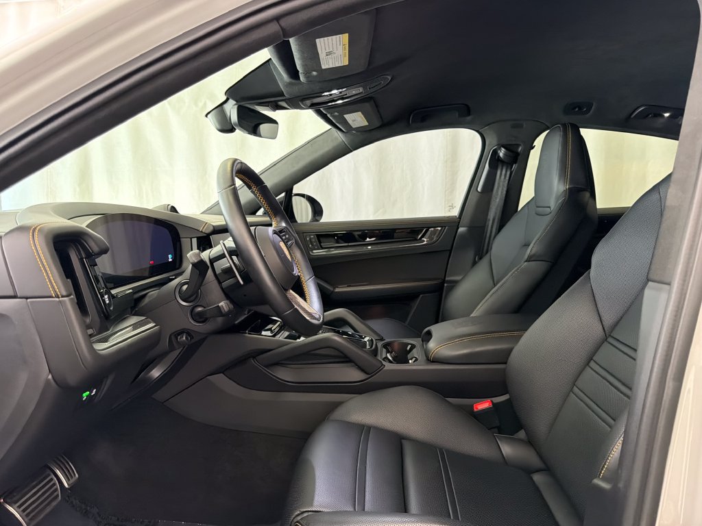 Used 2024 Porsche Cayenne Turbo GT AWD/4WD image 5