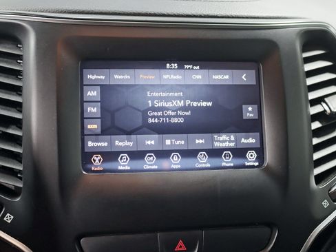 Used 2019 Jeep Cherokee Latitude Plus w/ Cold Weather Group AWD/4WD image 18