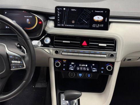 Used 2024 Genesis G70 2.5T image 16