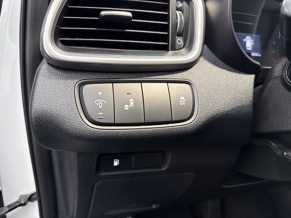 Used 2019 Kia Sorento FWD image 16
