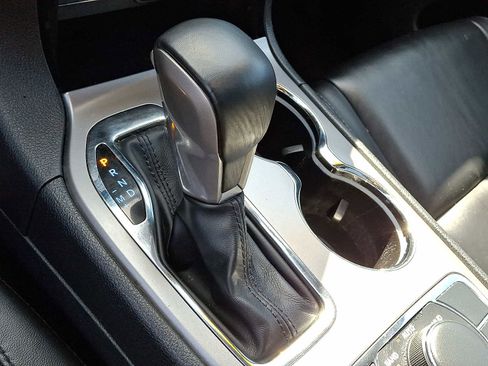 Used 2022 Jeep Grand Cherokee Limited image 17