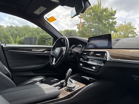 Used 2019 BMW 530i w/ Premium Package RWD image 6