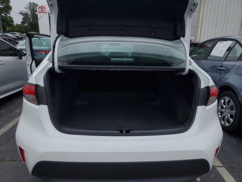Used 2025 Toyota Corolla LE FWD image 8