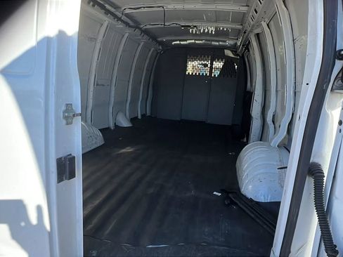 Used 2023 GMC Savana 2500 Extended image 18