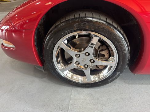 Used 2004 Chevrolet Corvette Convertible w/ Preferred Equipment Group RWD image 9