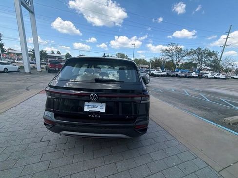 Certified 2025 Volkswagen Taos S AWD/4WD image 14