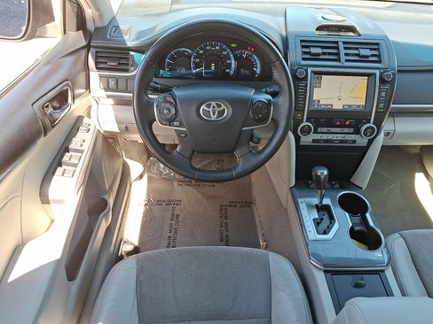 Used 2014 Toyota Camry XLE w/ Leather Package image 12