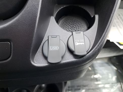 Used 2021 RAM ProMaster 2500 w/ Premium Appearance Group FWD image 18