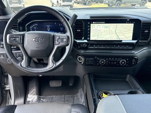 Used 2025 Chevrolet Silverado 2500 ZR2 w/ Technology Package image 7