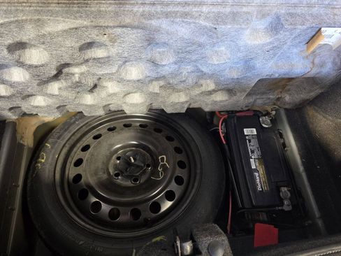 Used 2012 Dodge Challenger SXT RWD image 18