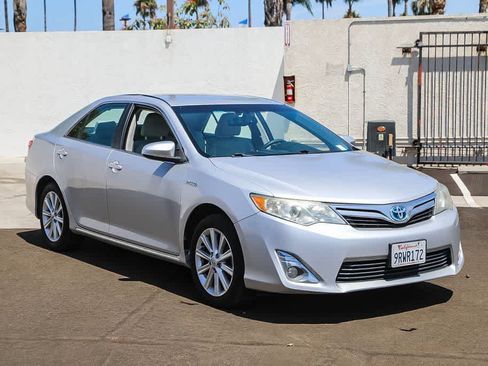 Used 2014 Toyota Camry XLE w/ Fleet Convenience Package FWD image 3
