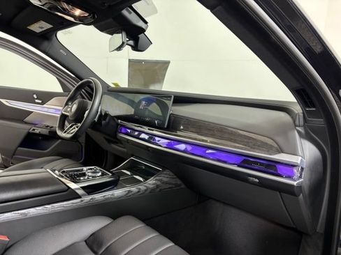 Used 2025 BMW 760i xDrive AWD/4WD image 22