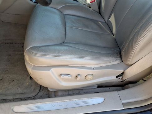 Used 2010 Cadillac DTS Luxury image 6