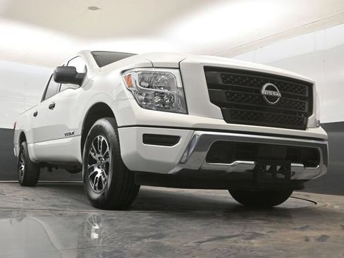 Used 2024 Nissan Titan SV AWD/4WD image 10