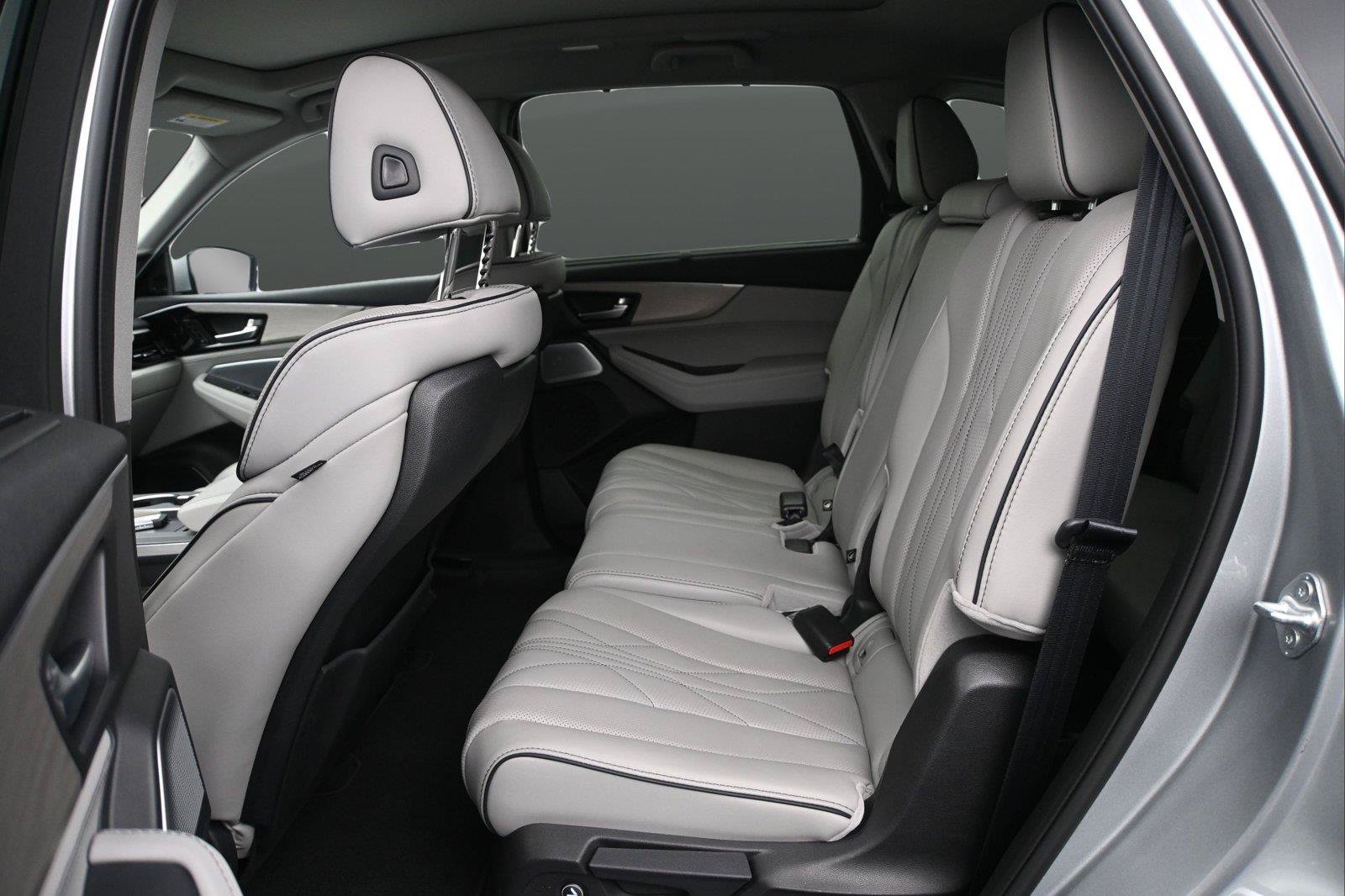 Certified 2026 Acura MDX w/ Advance Package AWD/4WD image 9