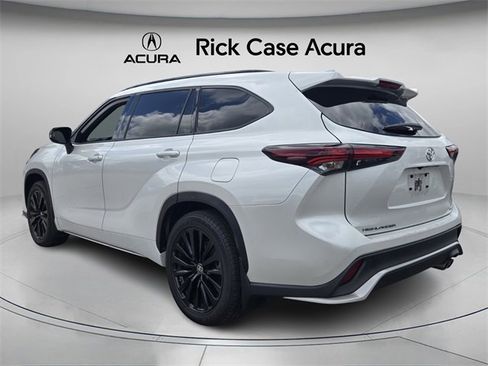 Used 2024 Toyota Highlander XSE image 7