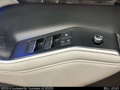 Used 2021 Toyota Highlander Limited FWD image 17