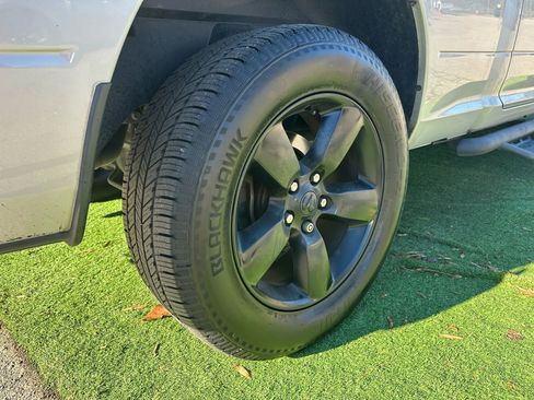 Used 2018 RAM 1500 Express image 40