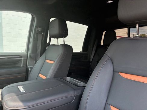 Used 2024 GMC Sierra 2500 AT4 w/ AT4 Preferred Package AWD/4WD image 17