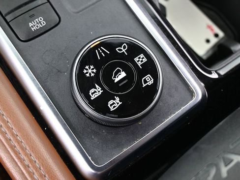 Used 2023 Nissan Pathfinder Platinum image 34