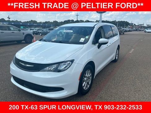 Used 2022 Chrysler Voyager LX FWD image 3