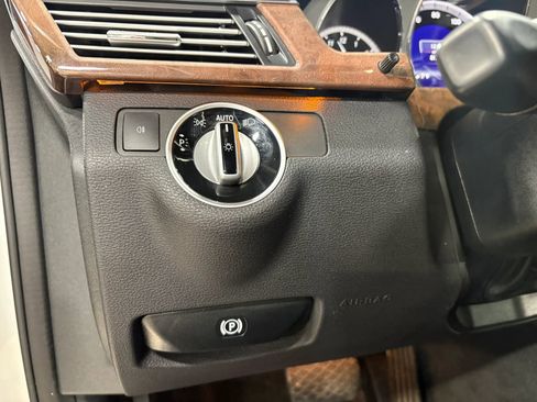 Used 2013 Mercedes-Benz E 350 4MATIC Sedan image 25