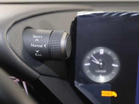 Used 2025 Lexus ES 300h F Sport w/ Accessory Package (Z1) image 33