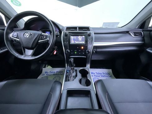 Used 2017 Toyota Camry SE image 18