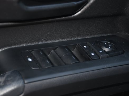 Certified 2025 Toyota Tacoma SR5 image 10