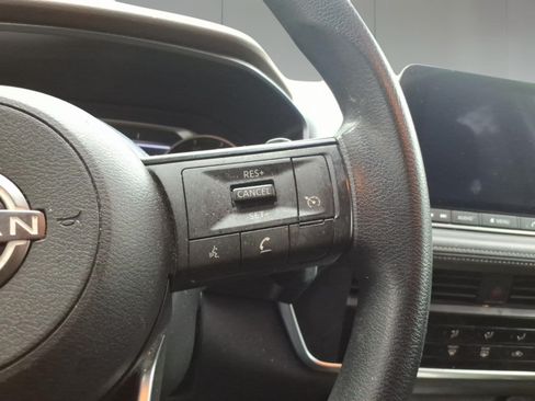 Used 2023 Nissan Rogue S AWD/4WD image 12