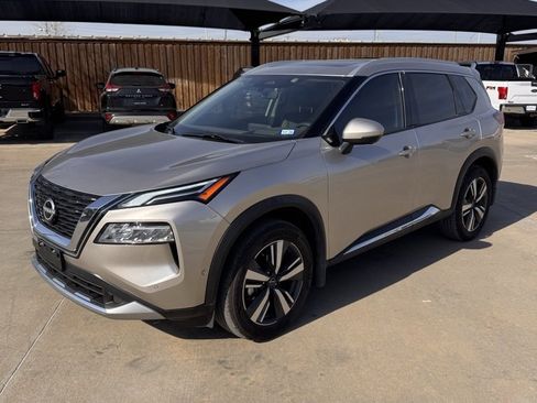 Used 2023 Nissan Rogue Platinum w/ Platinum Premium Package image 3