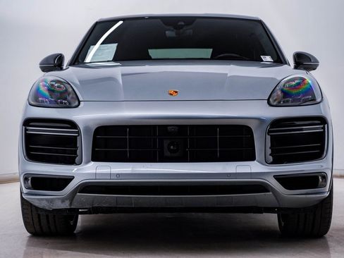 Used 2022 Porsche Cayenne Turbo image 6