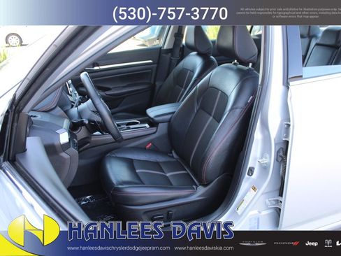 Used 2024 Nissan Altima 2.5 SR FWD image 12