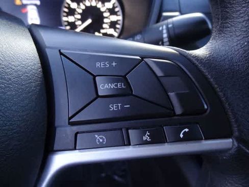 Used 2025 Nissan Altima 2.5 SV FWD image 17