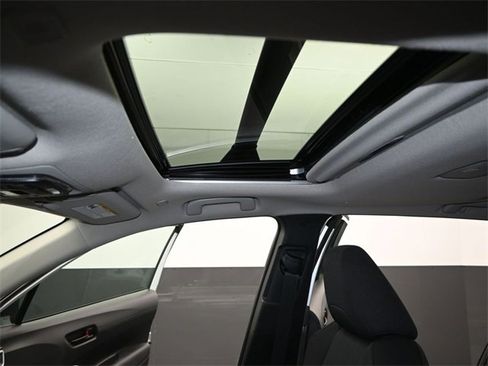 Used 2026 Toyota Corolla Cross LE w/ Moonroof Package image 9