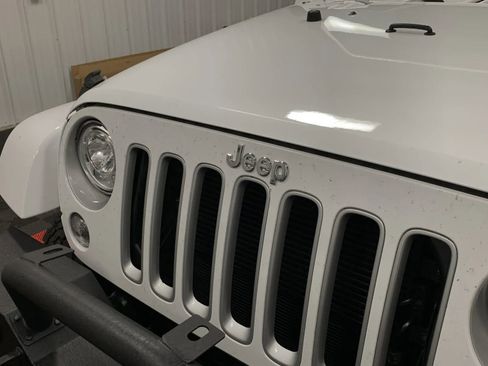 Used 2017 Jeep Wrangler Sahara w/ Connectivity Group image 12