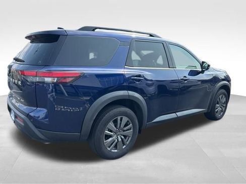 Used 2024 Nissan Pathfinder SV image 6