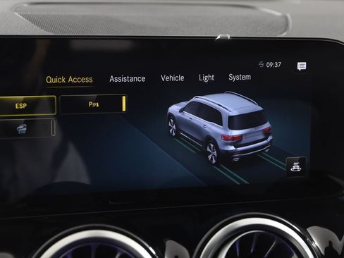 Used 2023 Mercedes-Benz GLB 250 4MATIC image 38