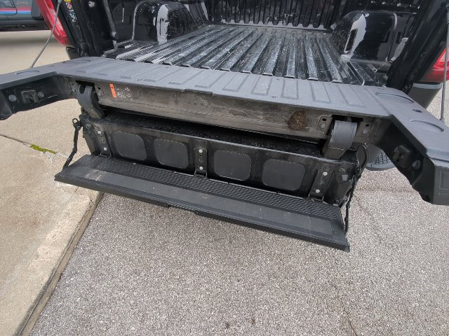 Used 2025 GMC Sierra 1500 SLT AWD/4WD image 38
