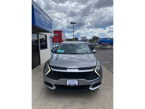Used 2023 Kia Sportage LX AWD/4WD image 3