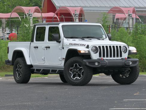 Used 2023 Jeep Gladiator Rubicon w/ Cold Weather Group AWD/4WD image 2