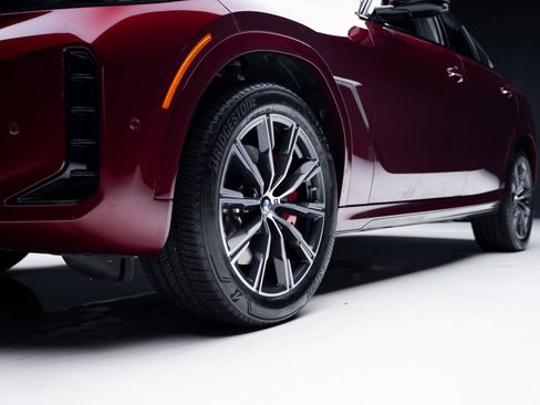 Used 2025 BMW X6 xDrive40i w/ Executive Package image 77